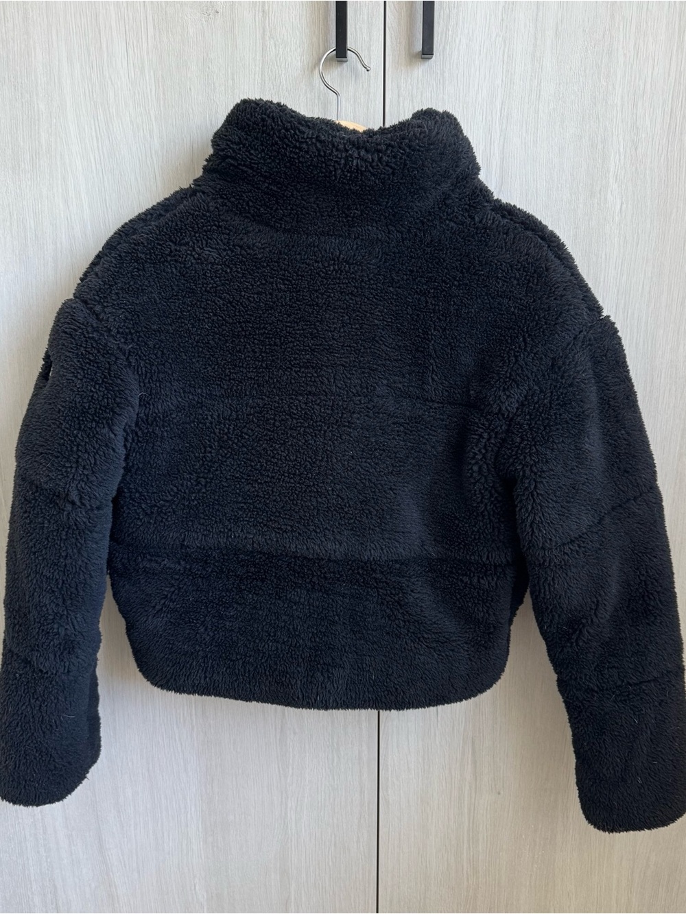ALO Yoga Black Sherpa Cropped Jacket - Picture 7 of 10